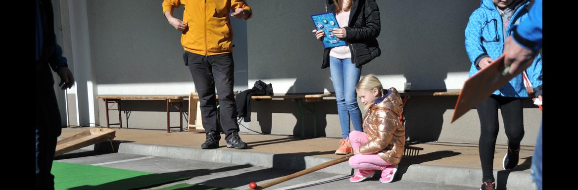 Igre s pirhi na Kokrici pri Kranju. Foto: A. Jerin, 2018