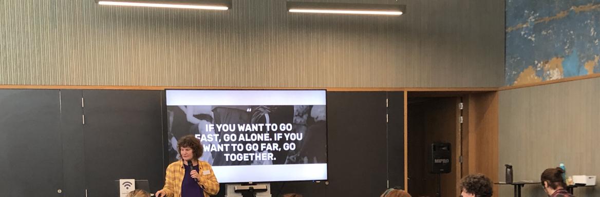 Jorijn Neyrinck med predavanjem, Mechelen, foto: A. Jerin, 2023