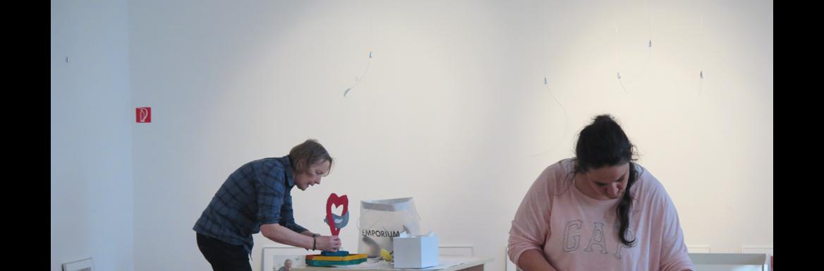 Postavljanje razstave. Foto: J. Rus, 2017. 