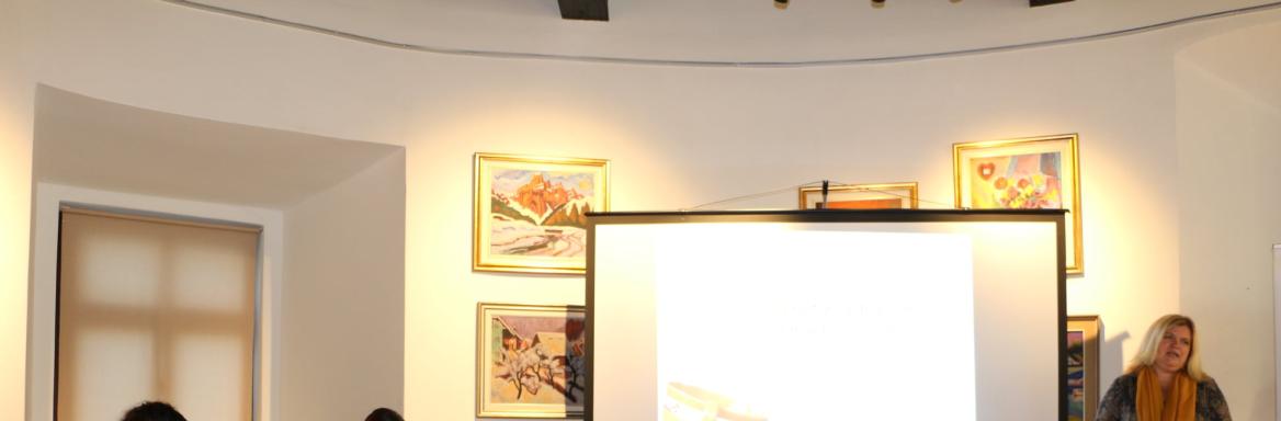 Utrinek s predavanja o nesnovni kulturni dediščini. Foto: Posavski muzej Brežice, 2021 