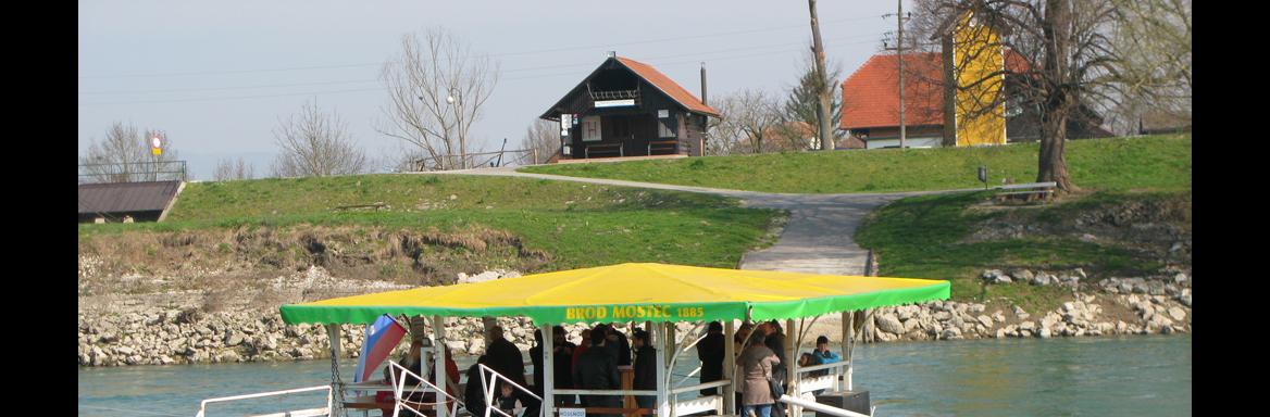 Brod na Mostecu. Foto: Barbara Sosič, 2016. 